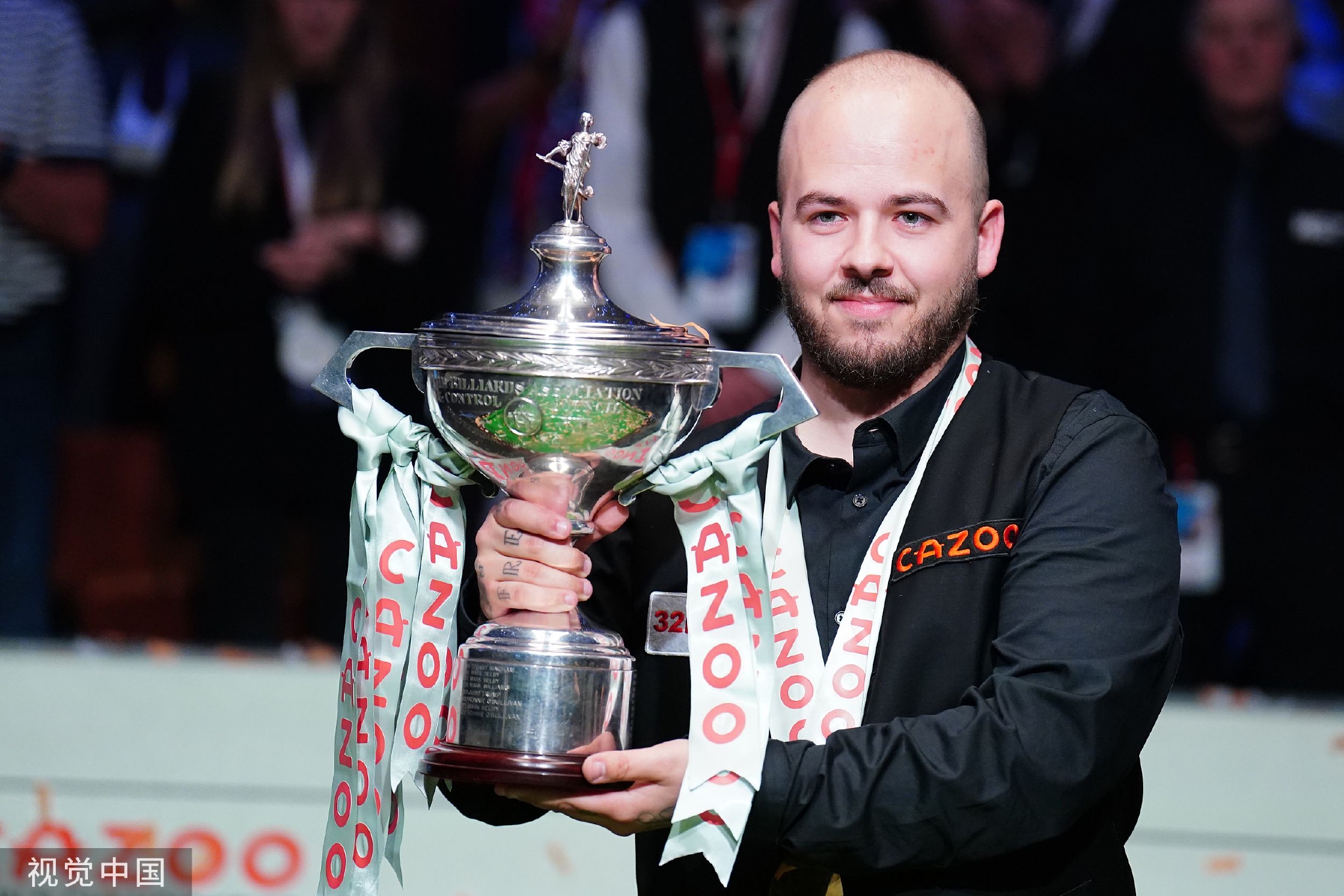 她以自身 她以自身