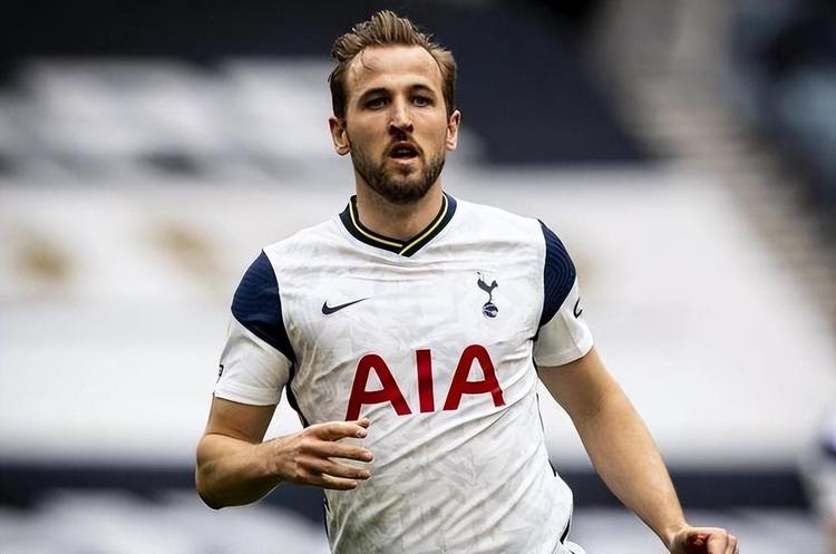 他通过与球 他通过与球