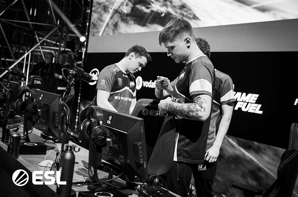 另一方面 另一方面