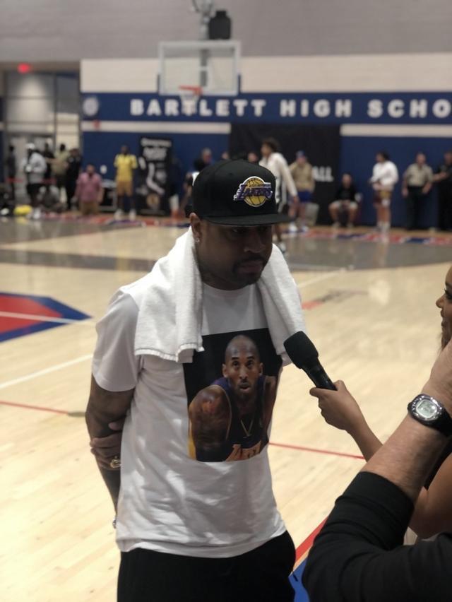 球斜传门前 球斜传门前